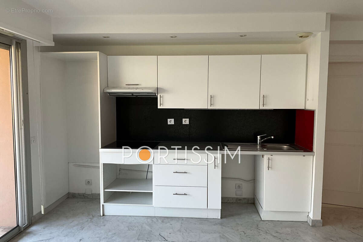 Appartement à SAINT-LAURENT-DU-VAR