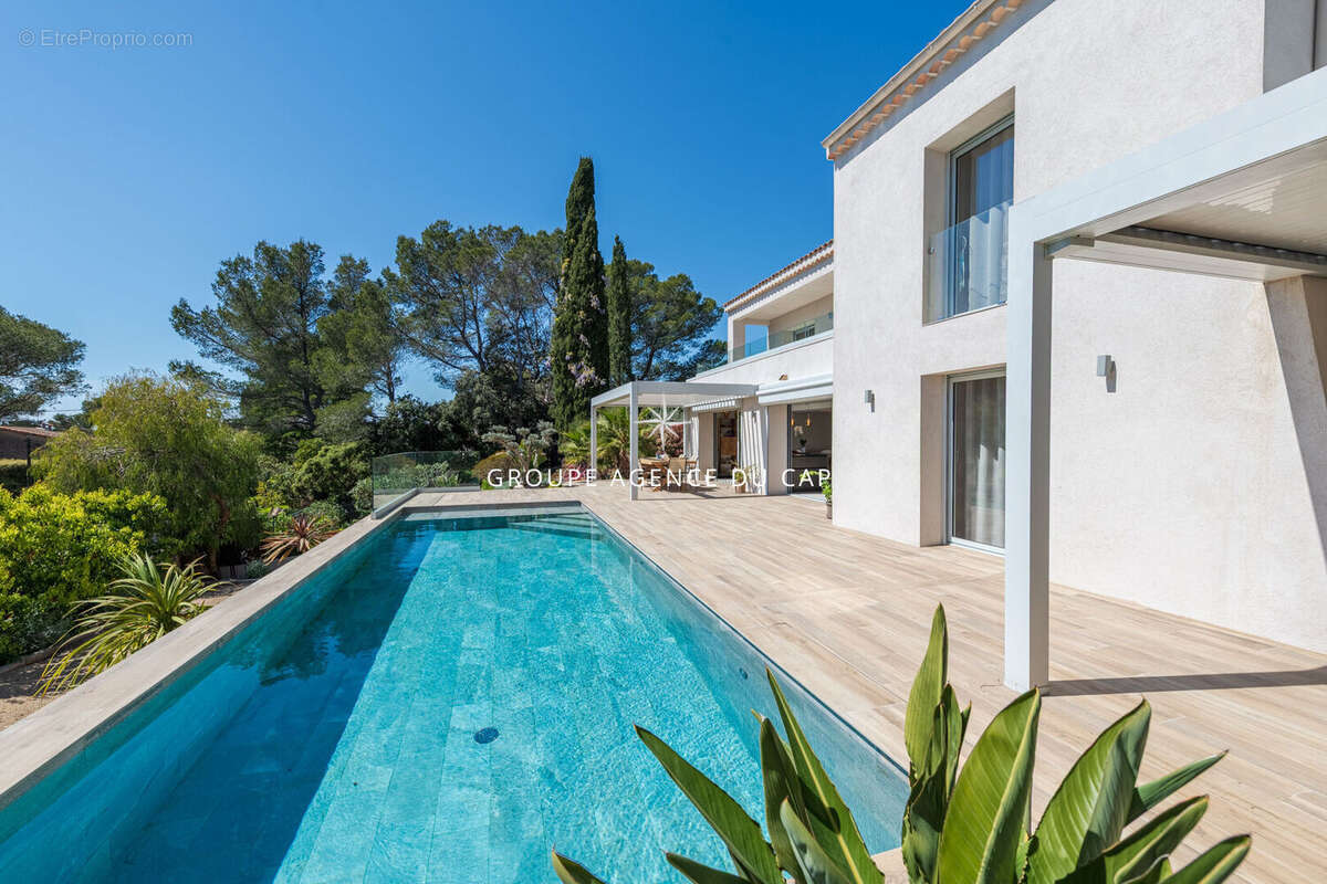 Saint raphael villa entierement renovee calme et apercue mer - photo 3