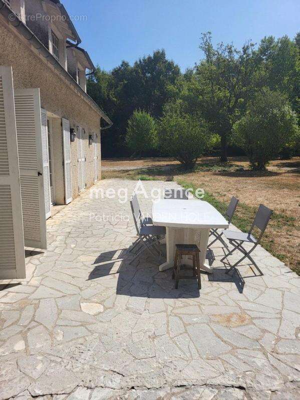 Maison de campagne avec piscine et grand terrain - photo 9