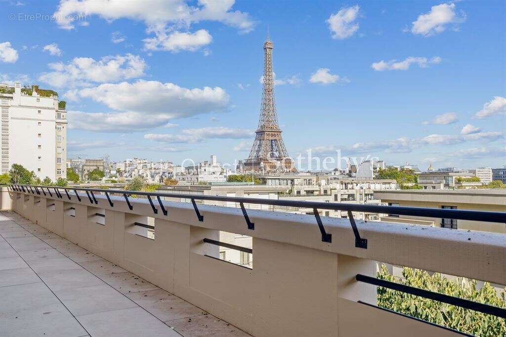 Appartement à PARIS-16E