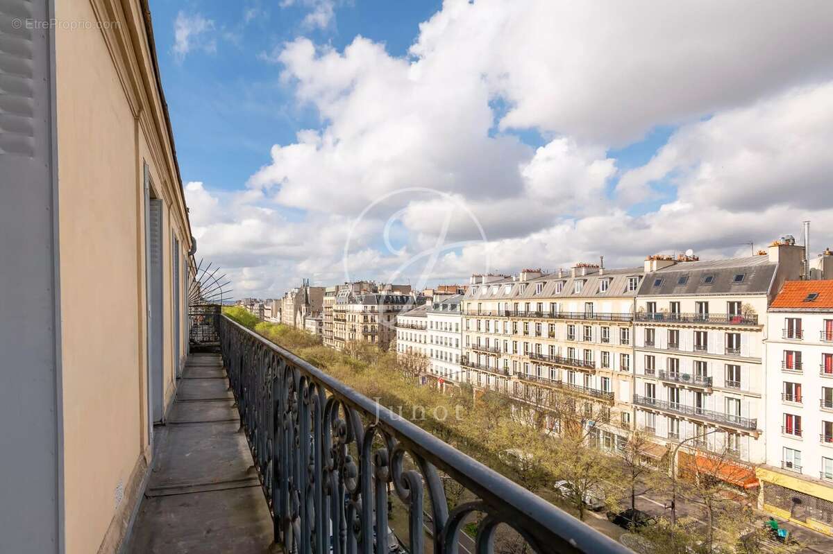 Appartement à PARIS-8E