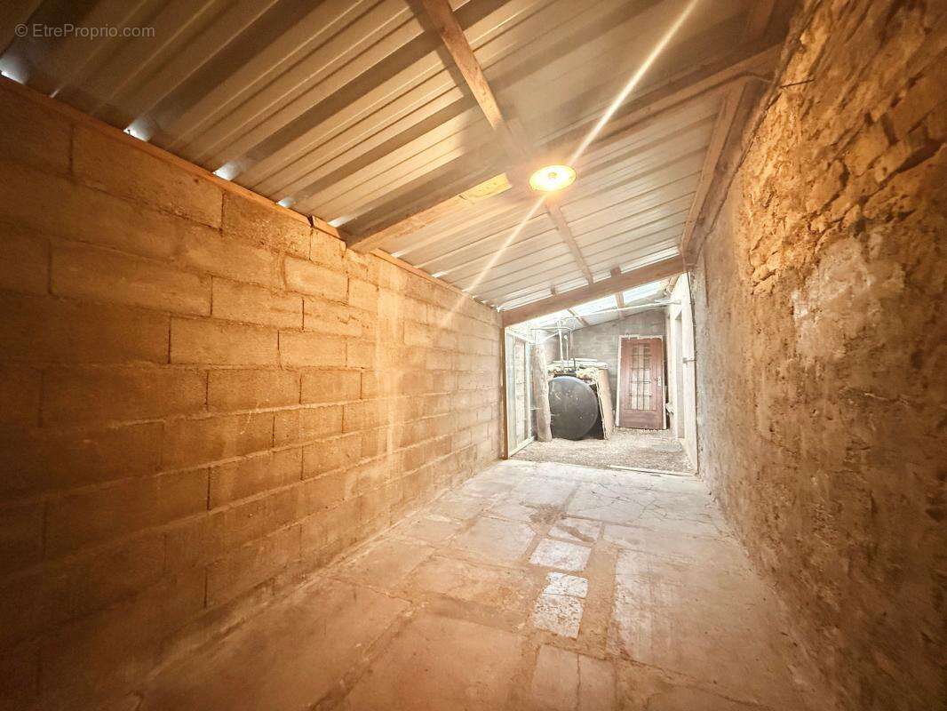 Maison avec 3 chambres et 2 garages sur un terrain de 742m² - photo 20