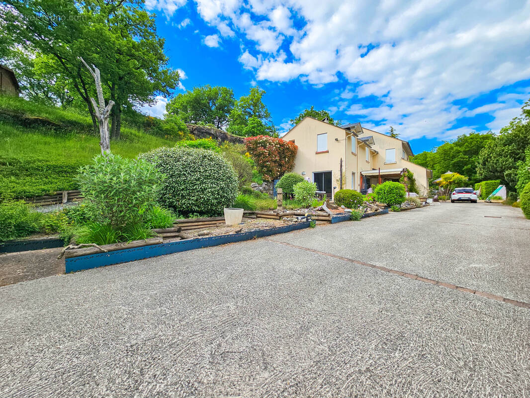 Maison à SAINT-BEAUZELY