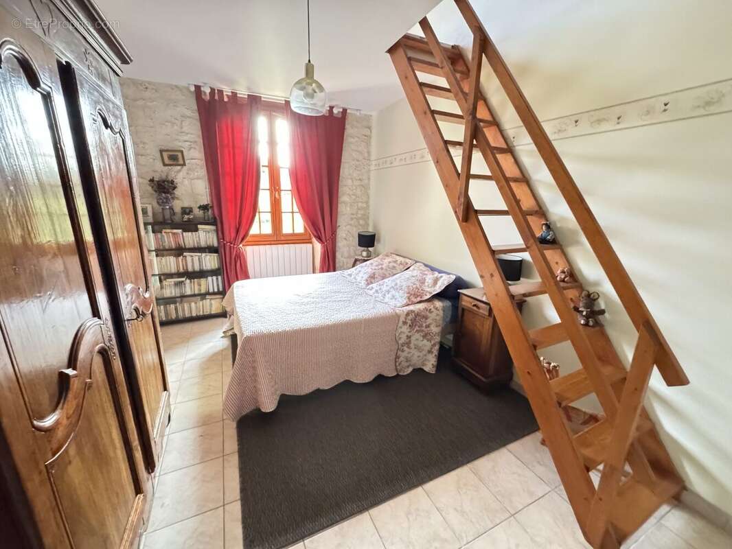 Maison à BUSSAC-SUR-CHARENTE