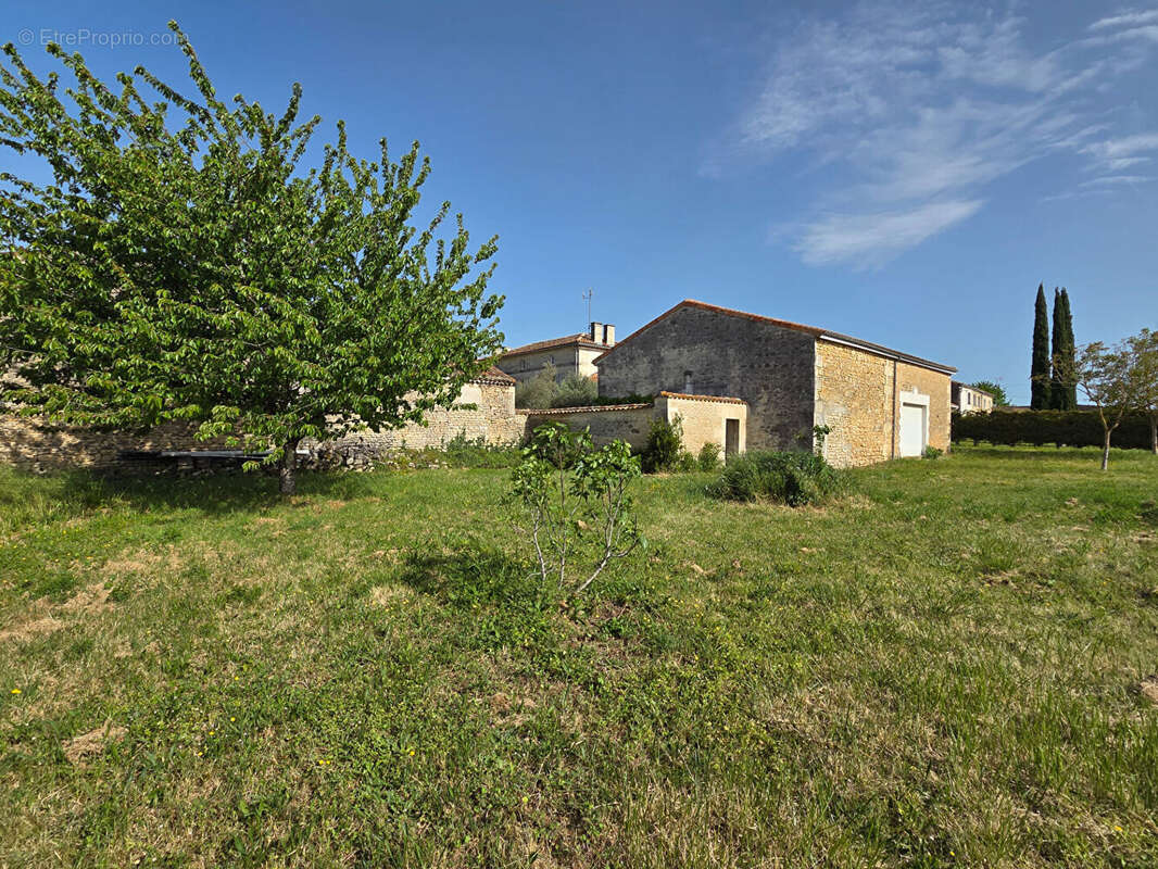 Maison à FLEAC