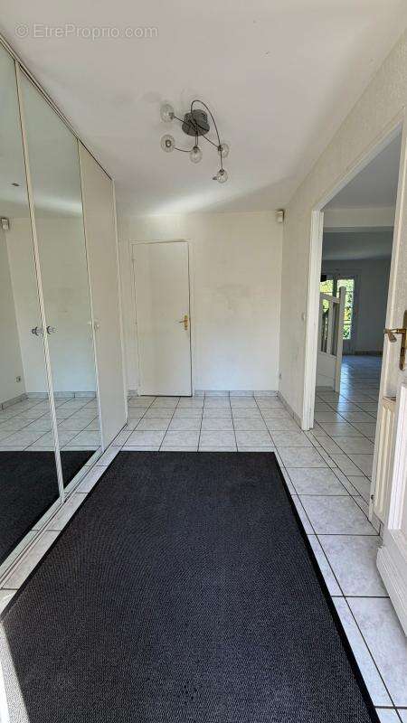 exclusivité NEUILLY PLAISANCE Maison individuelle, 5 chambres, 700 m² de terrain À Vendre - photo 7