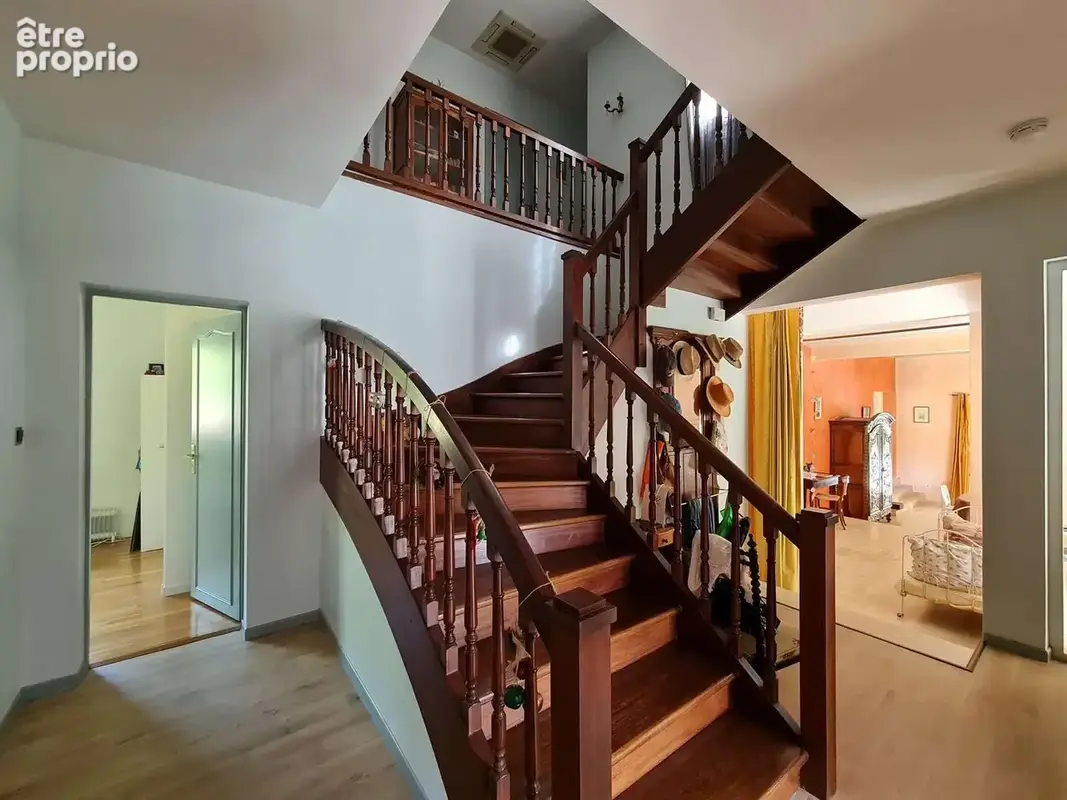 Maison familiale de 302m2 sur 3900m2 de terrain - photo 10