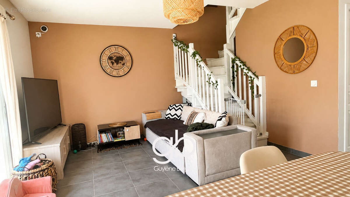 Paulhan : Maison contemporaine avec jardin, terrasse et garage - photo 4