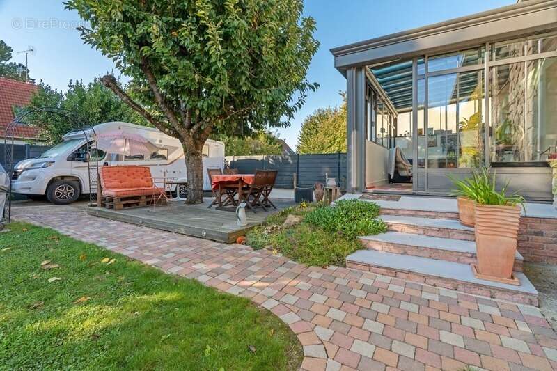 Maison à MAURECOURT