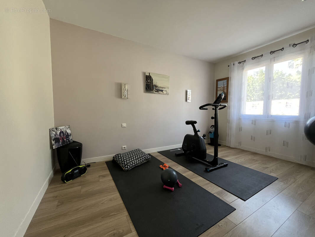 Bourg du CELLIER -  Belle maison plain pied  - 200 m2 - 8 pièces - piscine - photo 11
