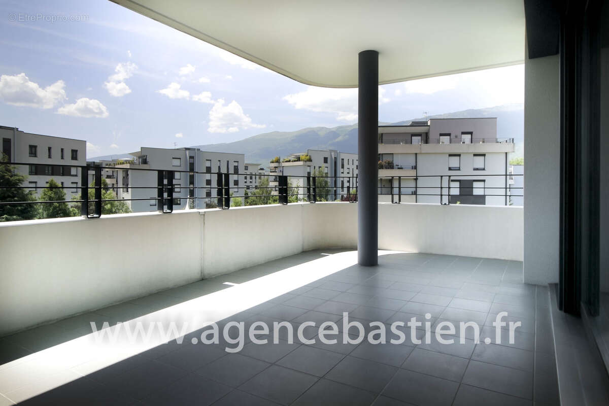 Appartement à SAINT-GENIS-POUILLY