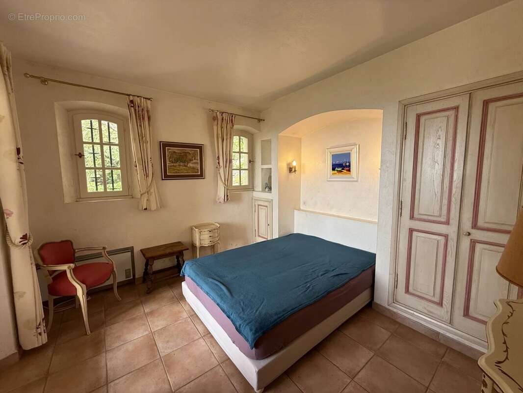 Maison à CHATEAUNEUF-GRASSE