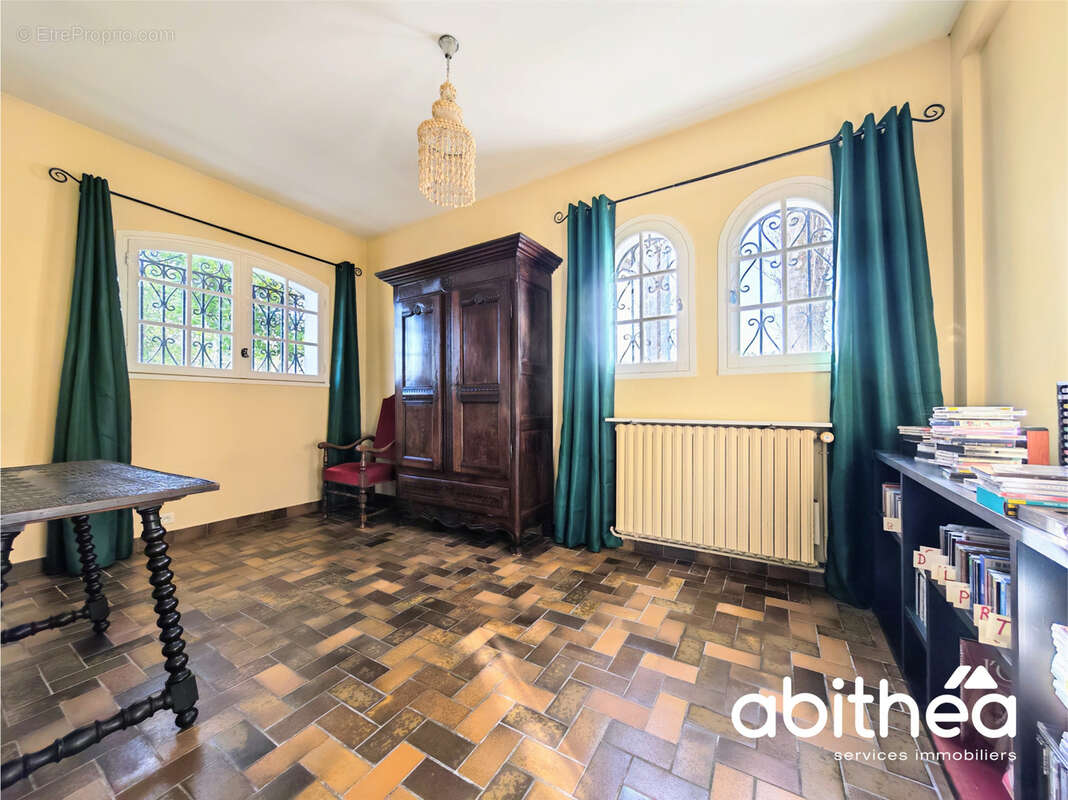 L’élégance d’une maison bourgeoise, les volumes d’une demeure familiale : 250 m2 à découvrir - photo 15