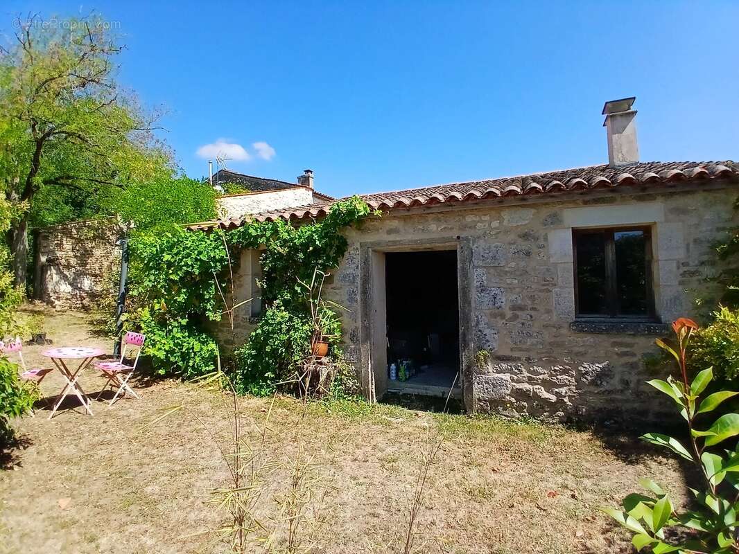 Charmante maison de campagne en pierre avec piscine et grandes dépendances - photo 11