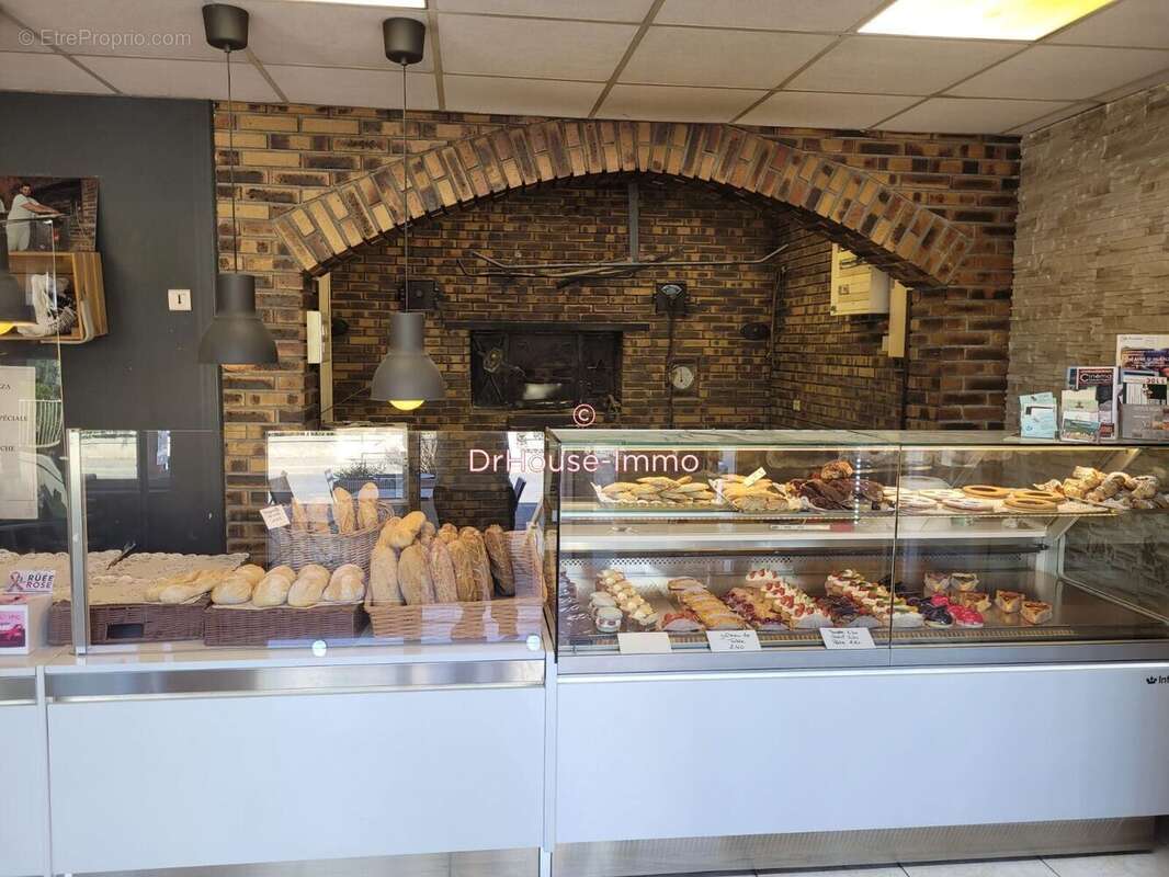 Commerce à CHATEAUNEUF-LES-MARTIGUES