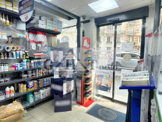 Commerce à PARIS-9E