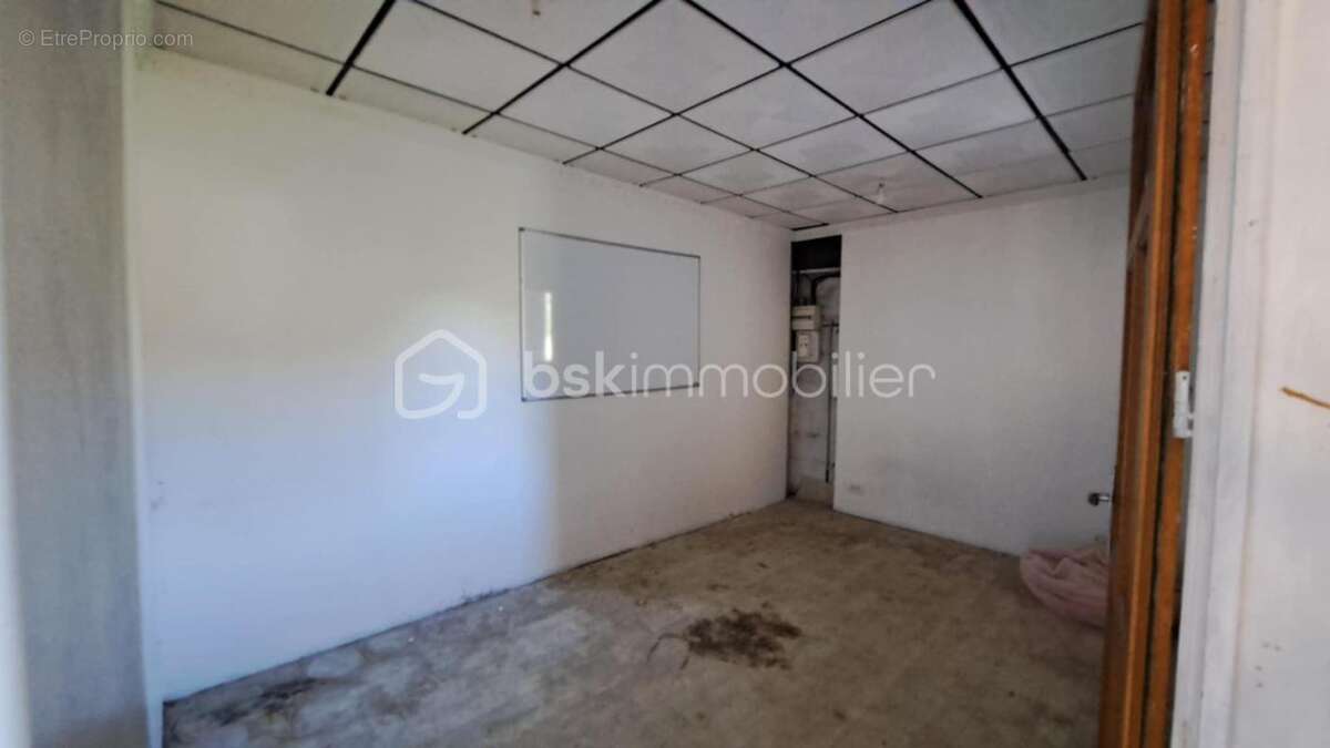 Local commercial - photo 3