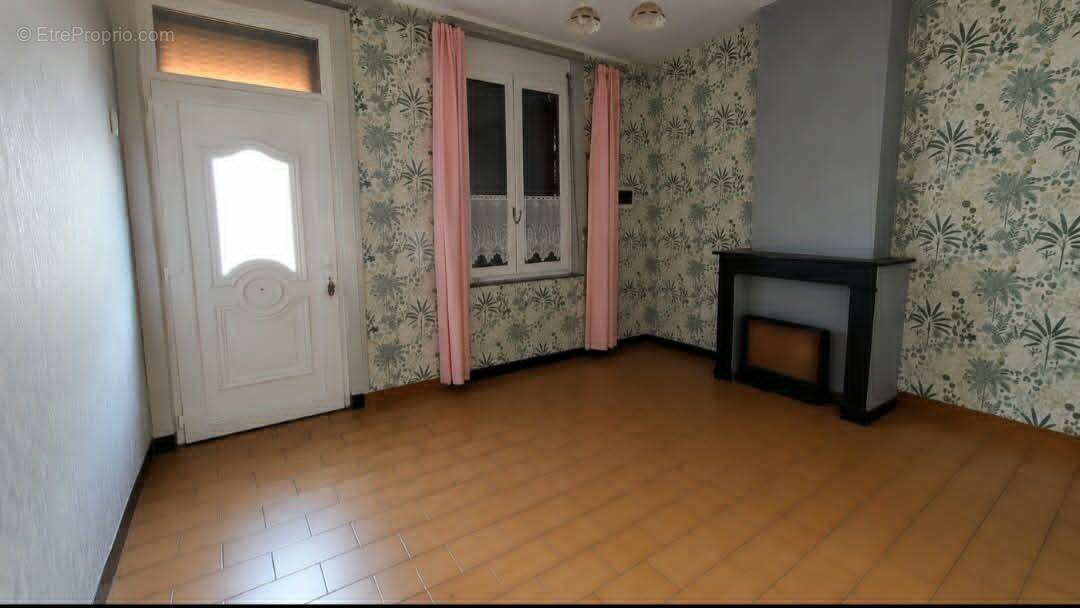 Entrée sur salon - Maison à ANZIN