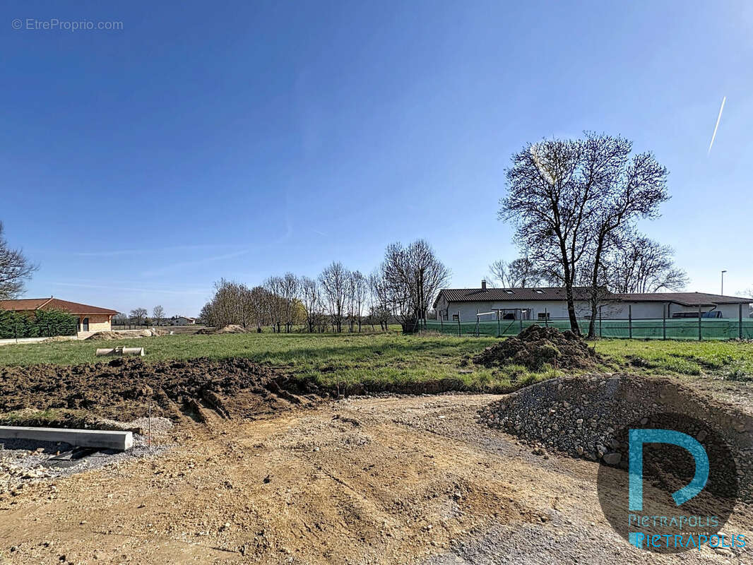 Terrain 755 m² à Perrex  - photo 2