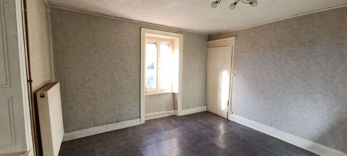 Maison à CONFLANS-SUR-LANTERNE