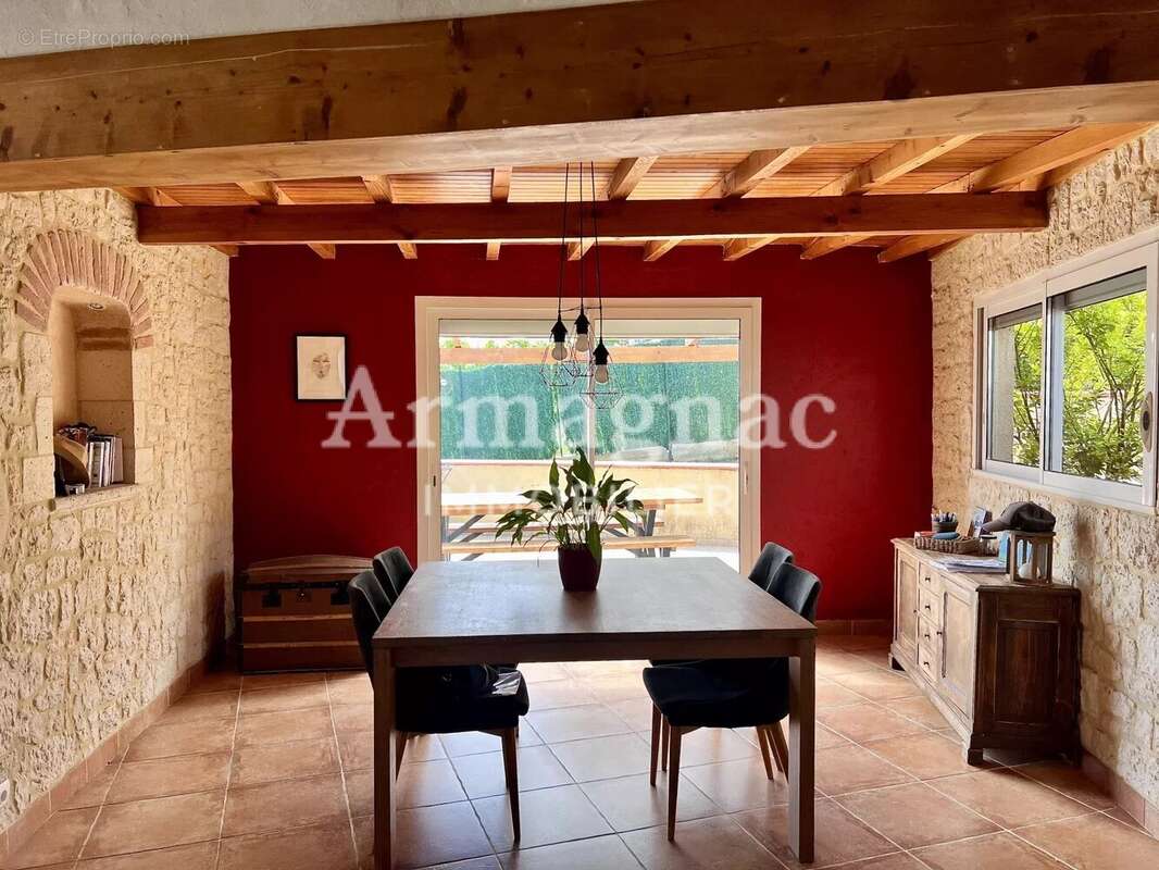 Maison à VIC-FEZENSAC