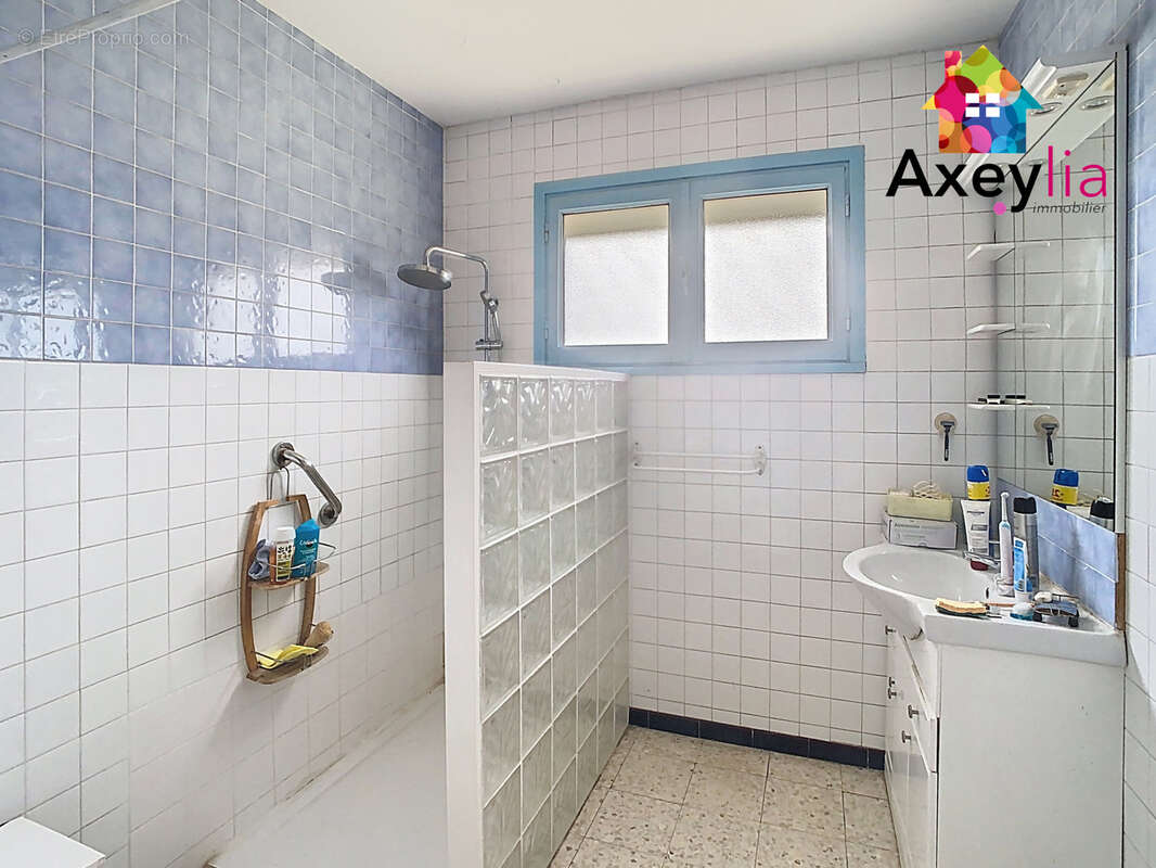 A vendre- renaison- maison avec atelier attenant sur terrain de 1568 m2 - photo 6