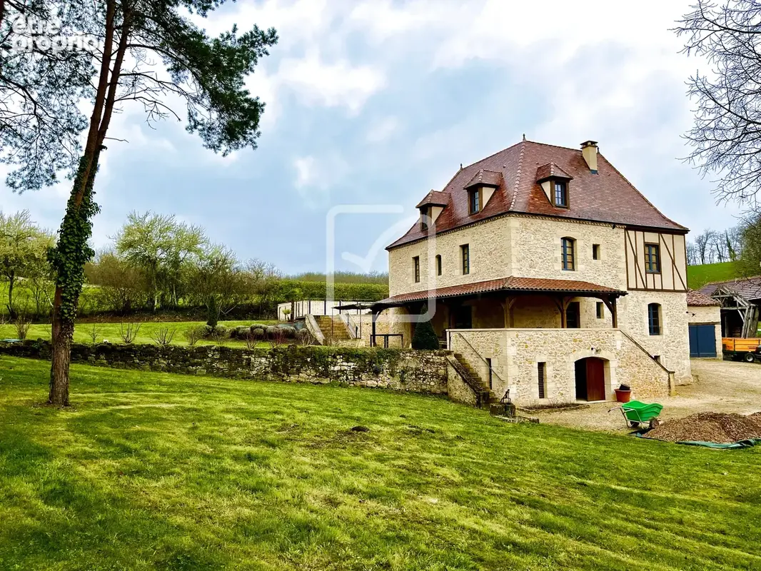  Exclusif ! Le goût du parfait à 40mn de Sarlat. Propriété avec sa demeure dotée de 5 vastes chambres et 3 dép - photo 4