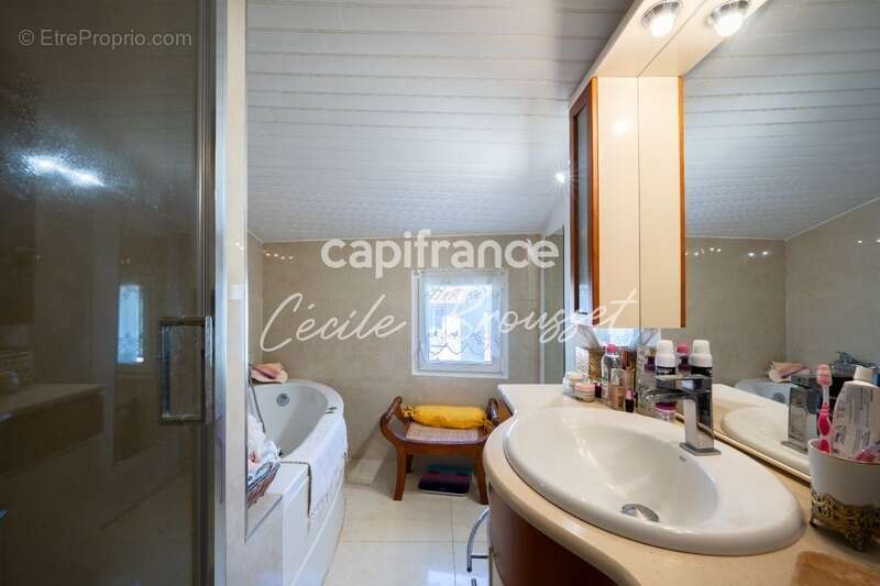 Maison à SAINT-LAURENT-DE-CERDANS