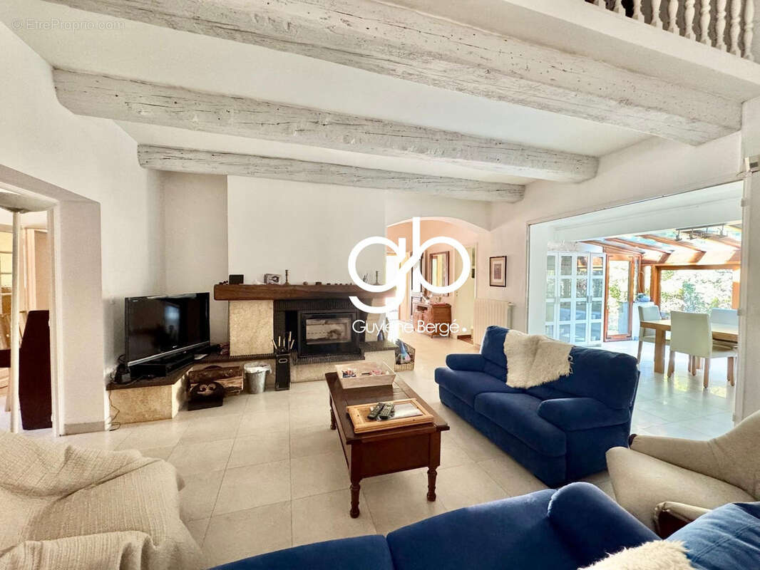 Maison à SAINT-CLEMENT-DE-RIVIERE