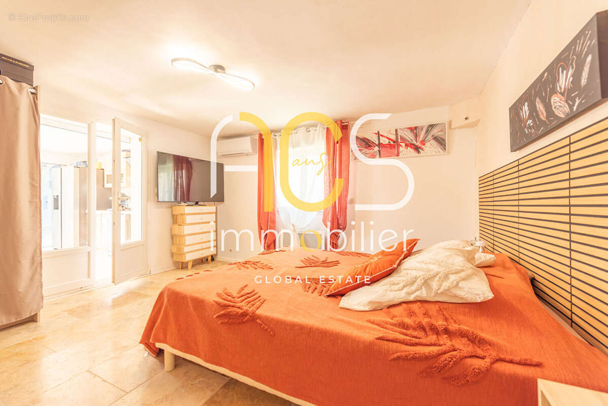 Maison Chateauneuf Les Martigues 5 pièce(s) 170 m2 + dépendances + piscine - photo 9