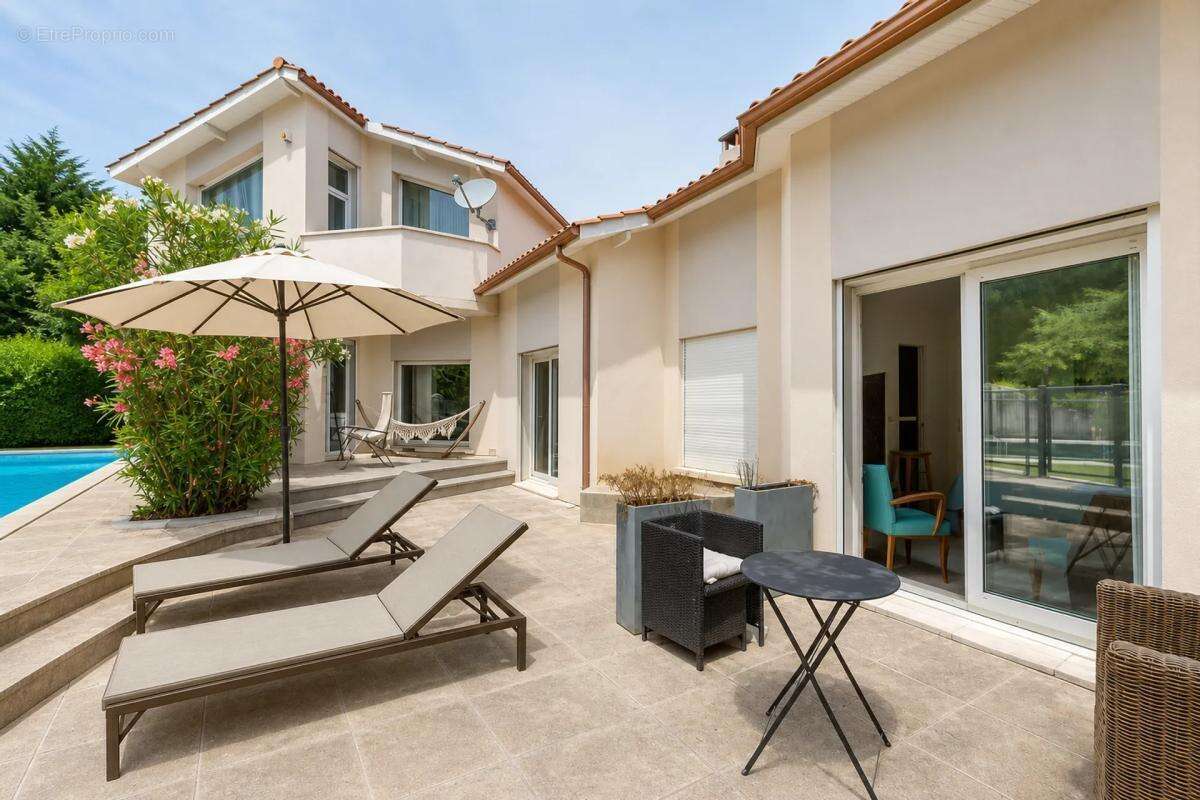 Maison de 8 pièces de 210 m² à Saint-Cyr-sur-le-Rhône - photo 25