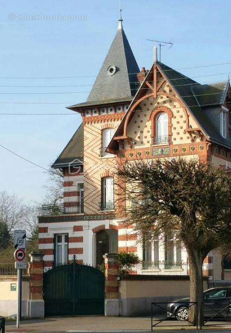 Maison à MONTEREAU-FAULT-YONNE