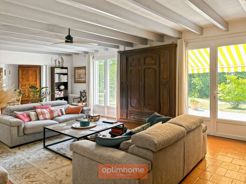 Maison rénovée pleine de charme et de caractère sur son parc boisé d'environ 3 hectares - photo 8