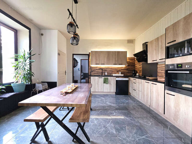 Maison à SAINT-LAURENT-SUR-GORRE