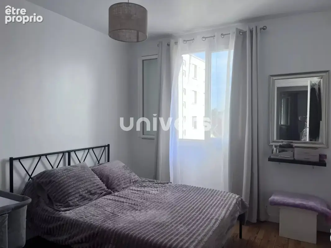 Appartement - T4  avec 2 balcons - GARAGE ET CAVE - photo 6