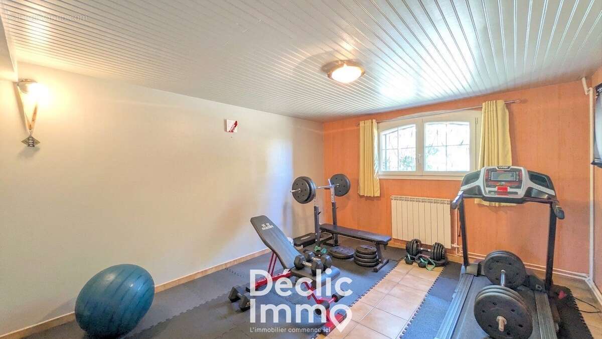Pavillon Traditionnel de 176m² avec Piscine et Prestations Haut de Gamme à La Couronne - photo 12