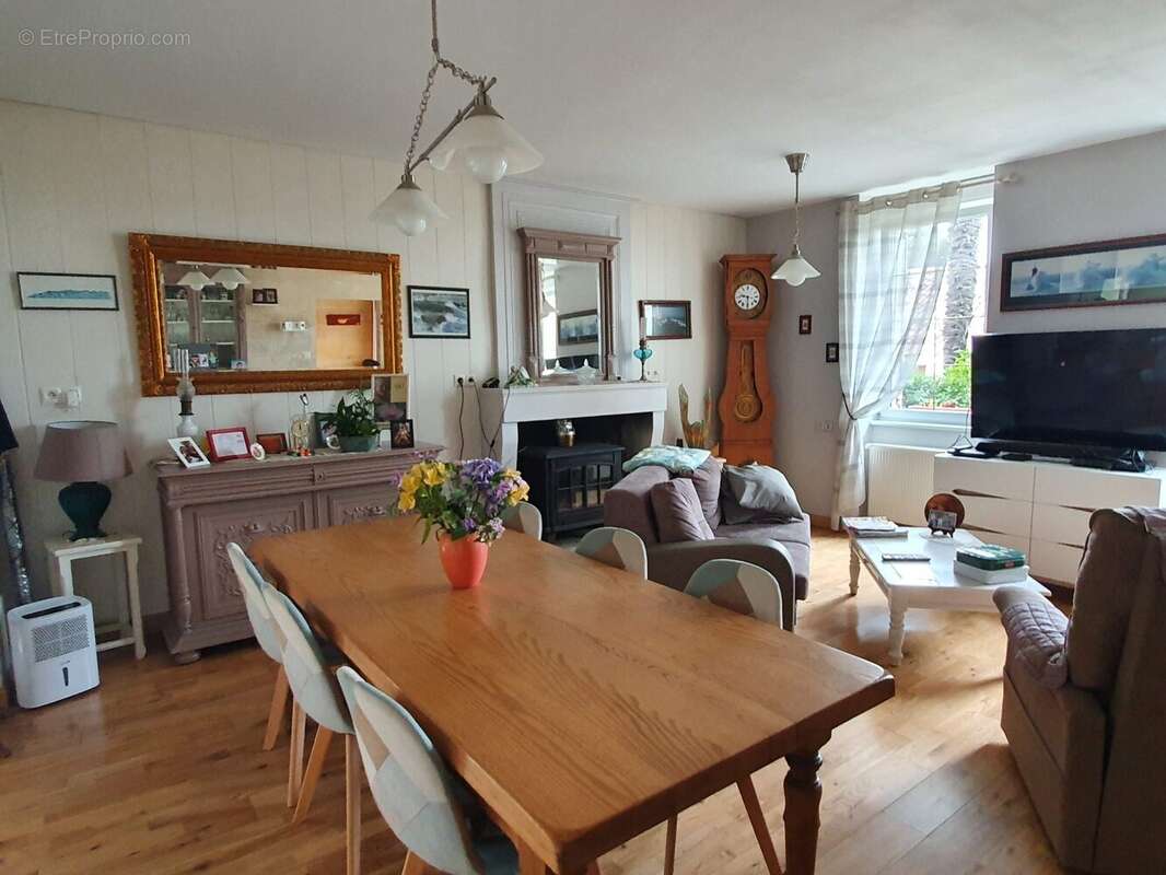 Maison 134 m² à Rioux  - photo 3