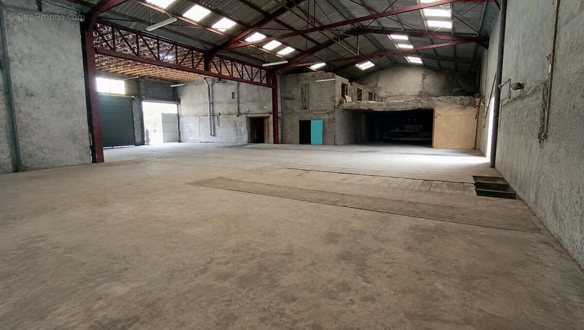 Maison F4 145 m² Grand hangar professionnel 650 m² 3 portes dont accès poids lourds ? Idéal artisan, entrepreneur ou stockage - photo 10