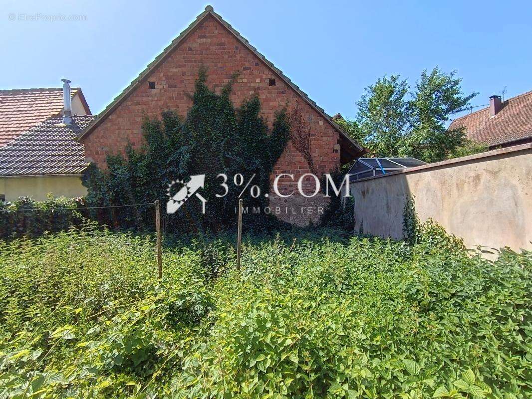 Maison des annees 1950  de 105m2 a renover avec dependances - photo 16