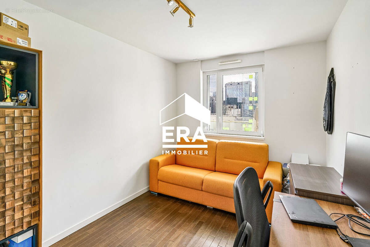 Appartement à COURBEVOIE