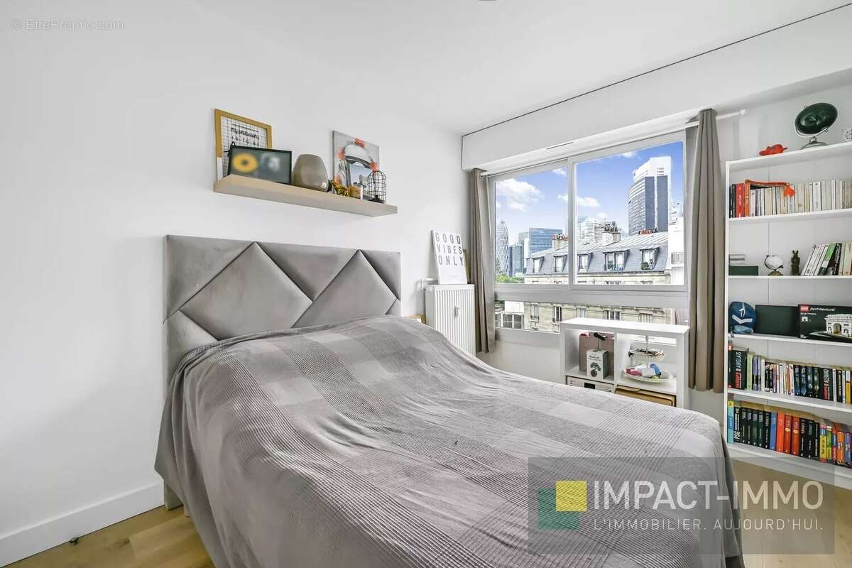 Appartement à COURBEVOIE