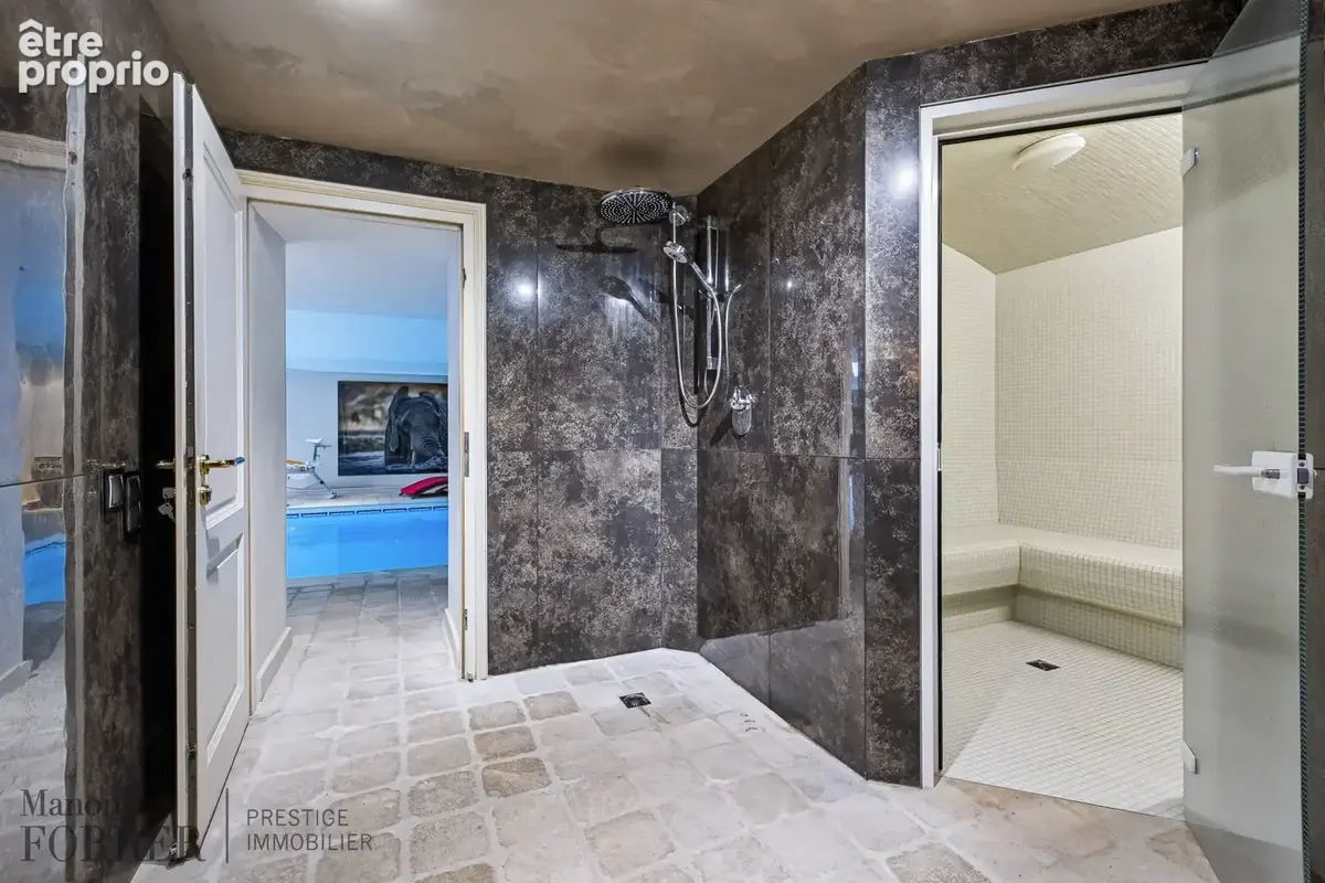 À VENDRE ! Maison de maître aux prestations haut de gamme avec piscine intérieure & jardin   327 m2 - photo 19