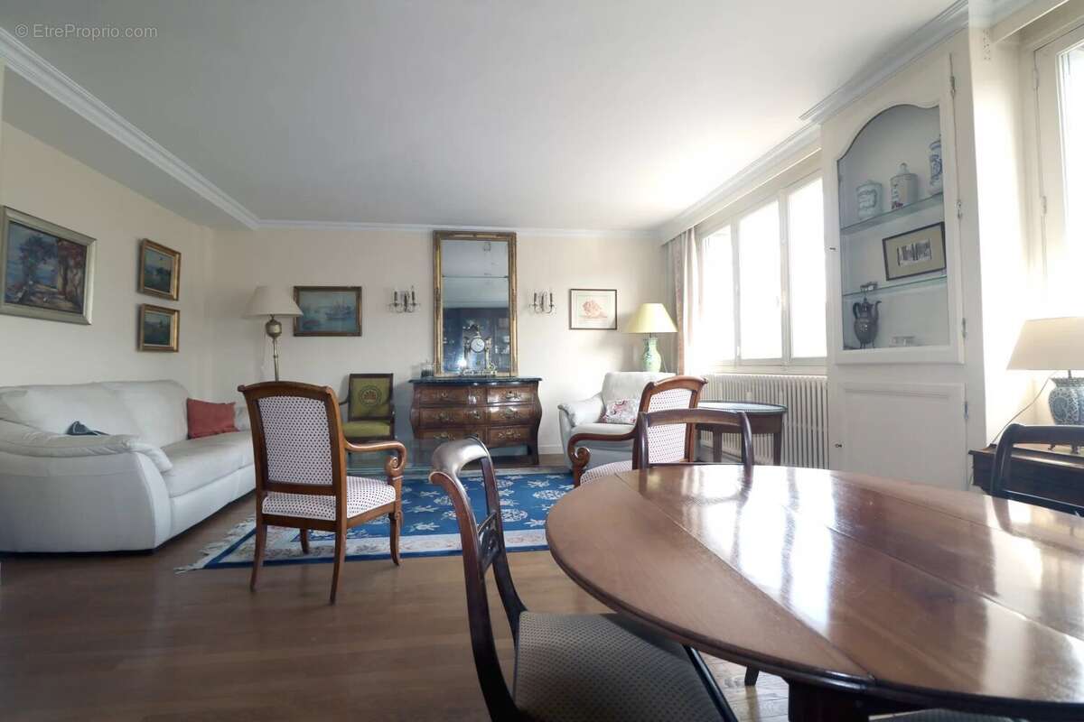 Appartement à VERSAILLES
