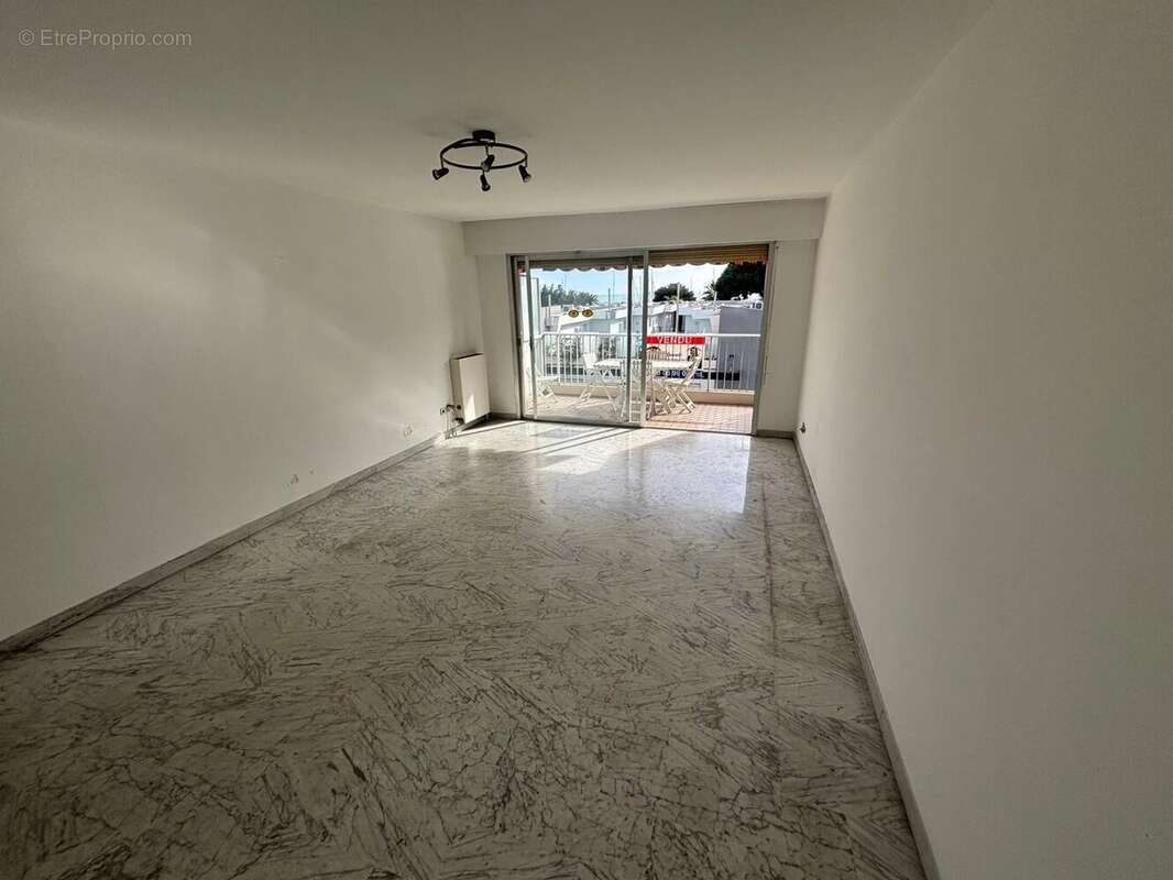 Appartement à SAINT-LAURENT-DU-VAR