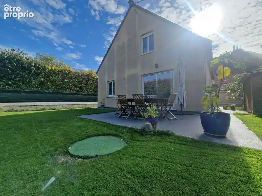 VAIRES SUR MARNE : Maison individuelle de construction 2012 de 7 pièces principales d'une superficie habitable de 122m² (145m² a - photo 16