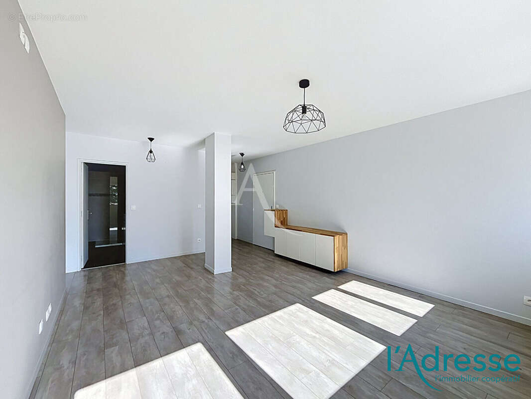 Appartement Laval 4 pièce(s) avec parking et balconnet - photo 3