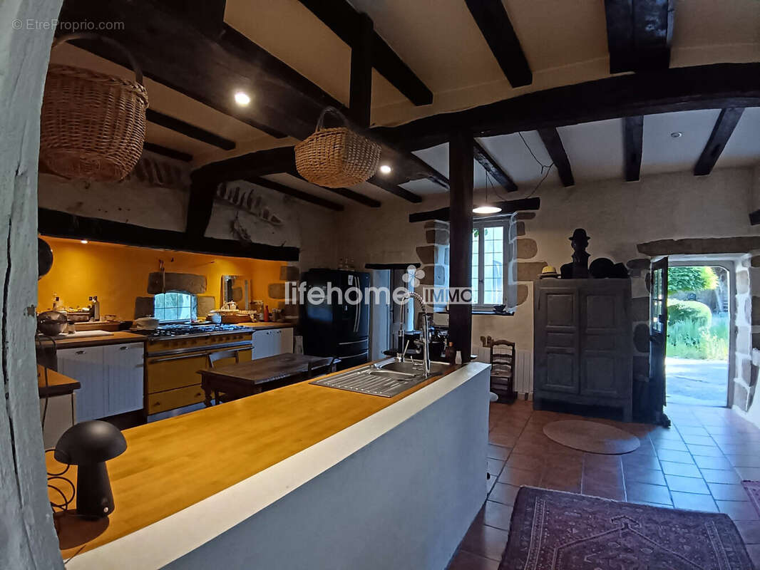 Maison à SAINT-QUENTIN-LA-CHABANNE