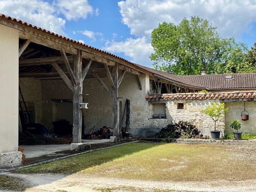 Maison à AUBETERRE-SUR-DRONNE