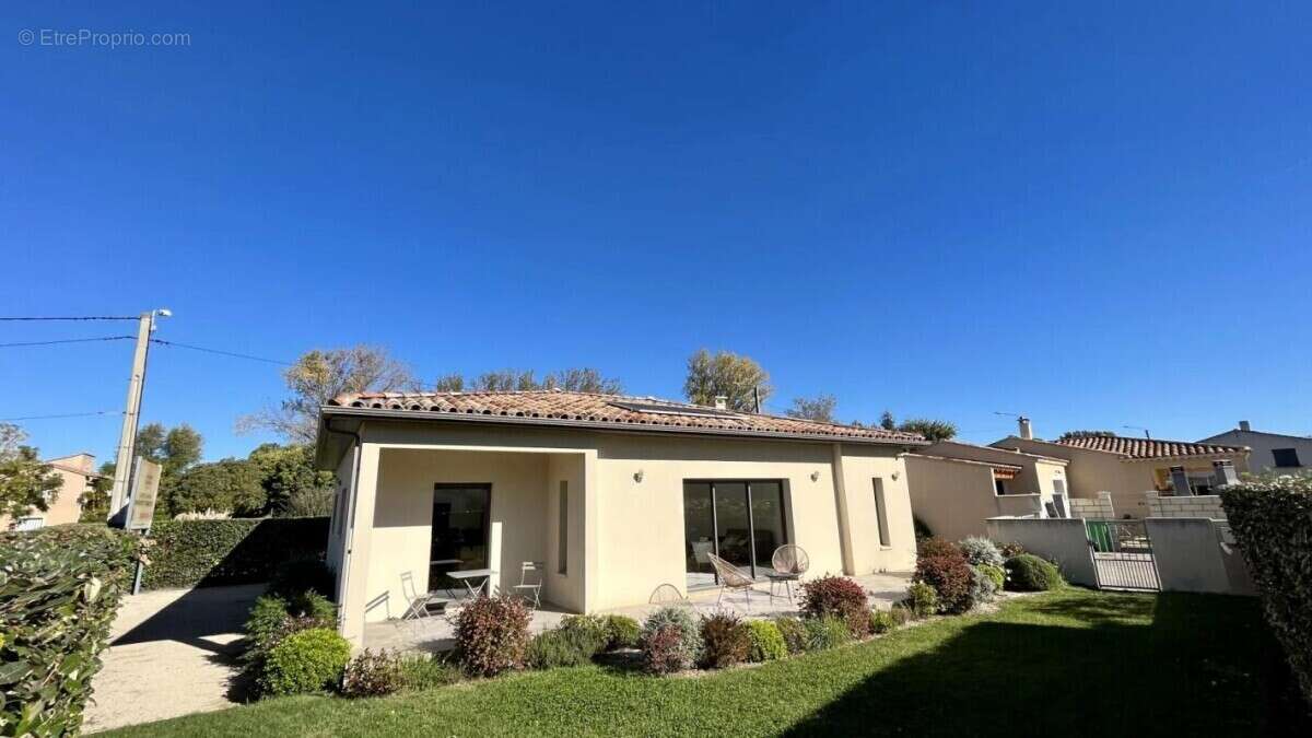 Maison à MORIERES-LES-AVIGNON
