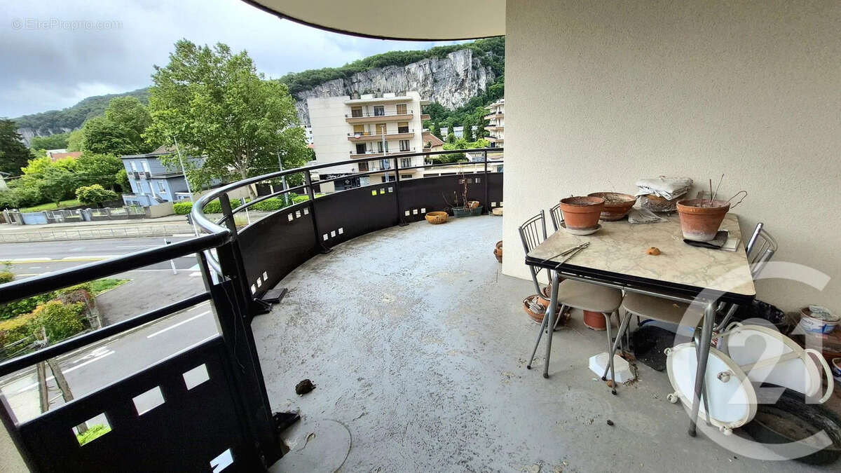 Appartement à FONTAINE